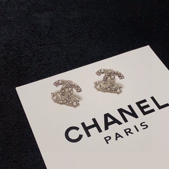 Chanel fashion earrings - Picture 6 of 7